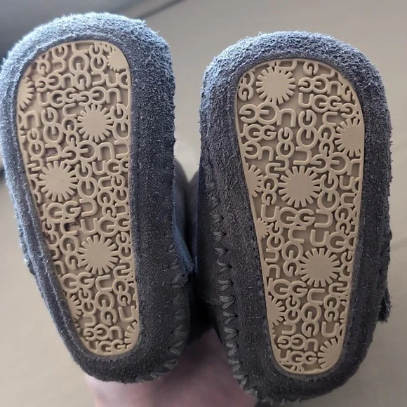 Toddler UGG moccasins - Picture 3 of 4